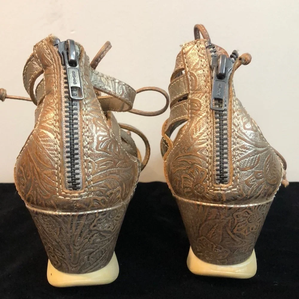 OTBT Nomadic Gladiator Metallic Bronze Tooled Leather Wedge Sandals Size 9